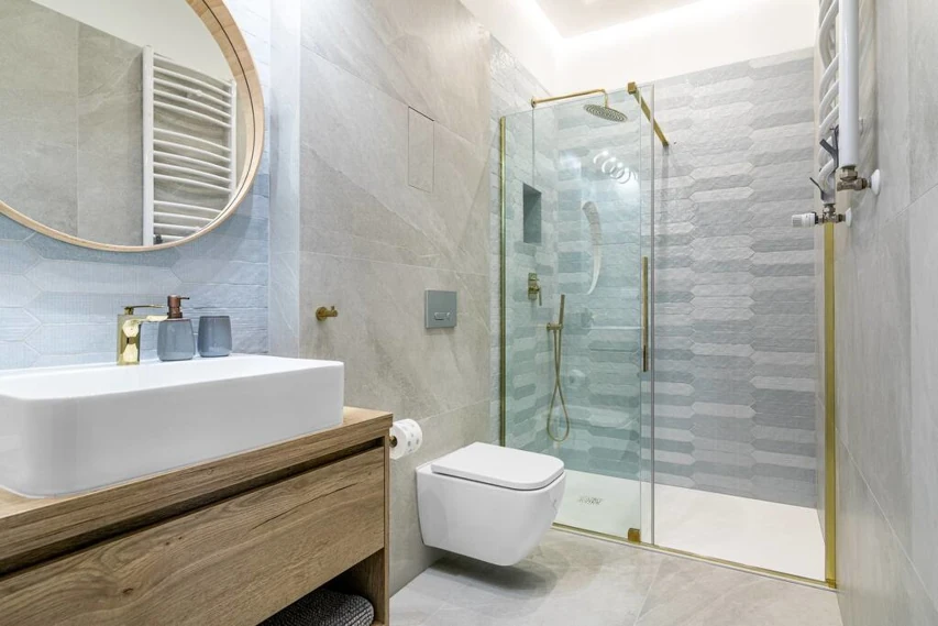Łazienka w apartamencie w Toruniu – umywalka i lustro
