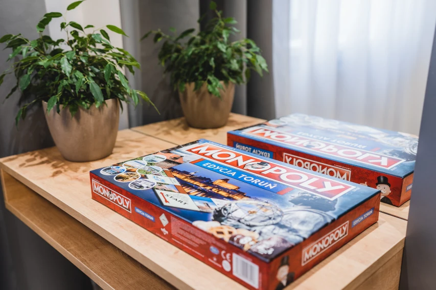 Gra w Monopoly w apartamencie w Toruniu