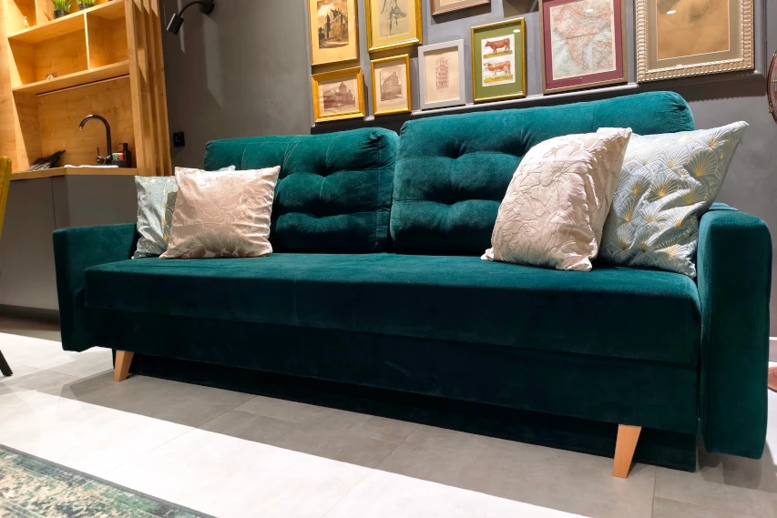 Stylowa kanapa w apartamencie w Toruniu