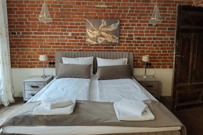 Wygodne łóżko w apartamencie w Toruniu