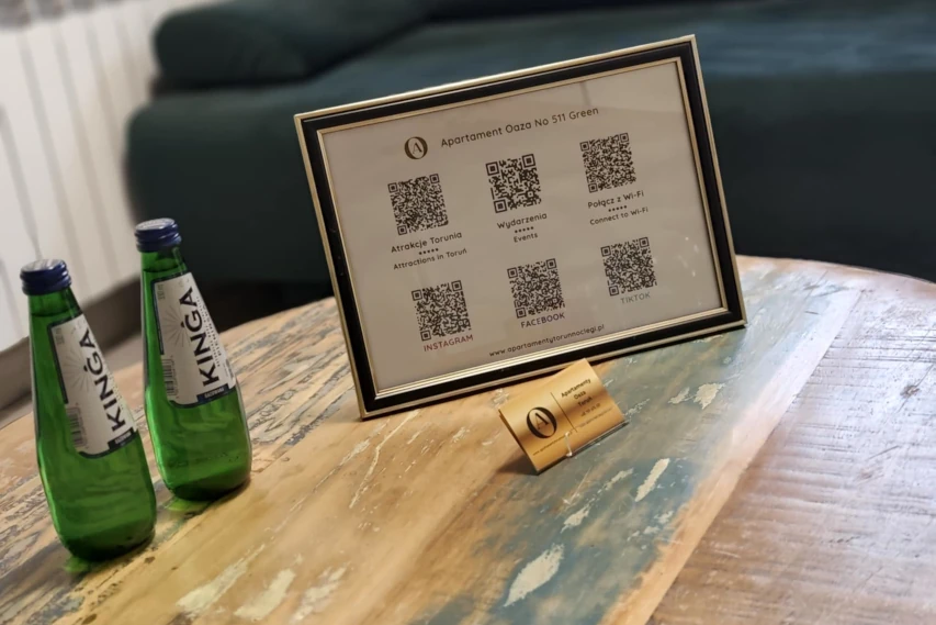 Ekskluzywny stół w apartamencie w Toruniu