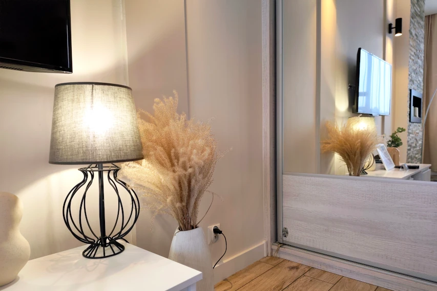 Interesująca lampa w toruńskim apartamencie