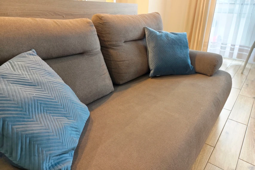Sofa w apartamencie w Toruniu