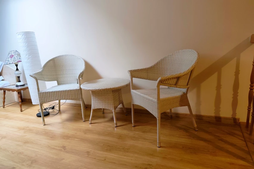 Krzesła w apartamencie w Ciechocinku