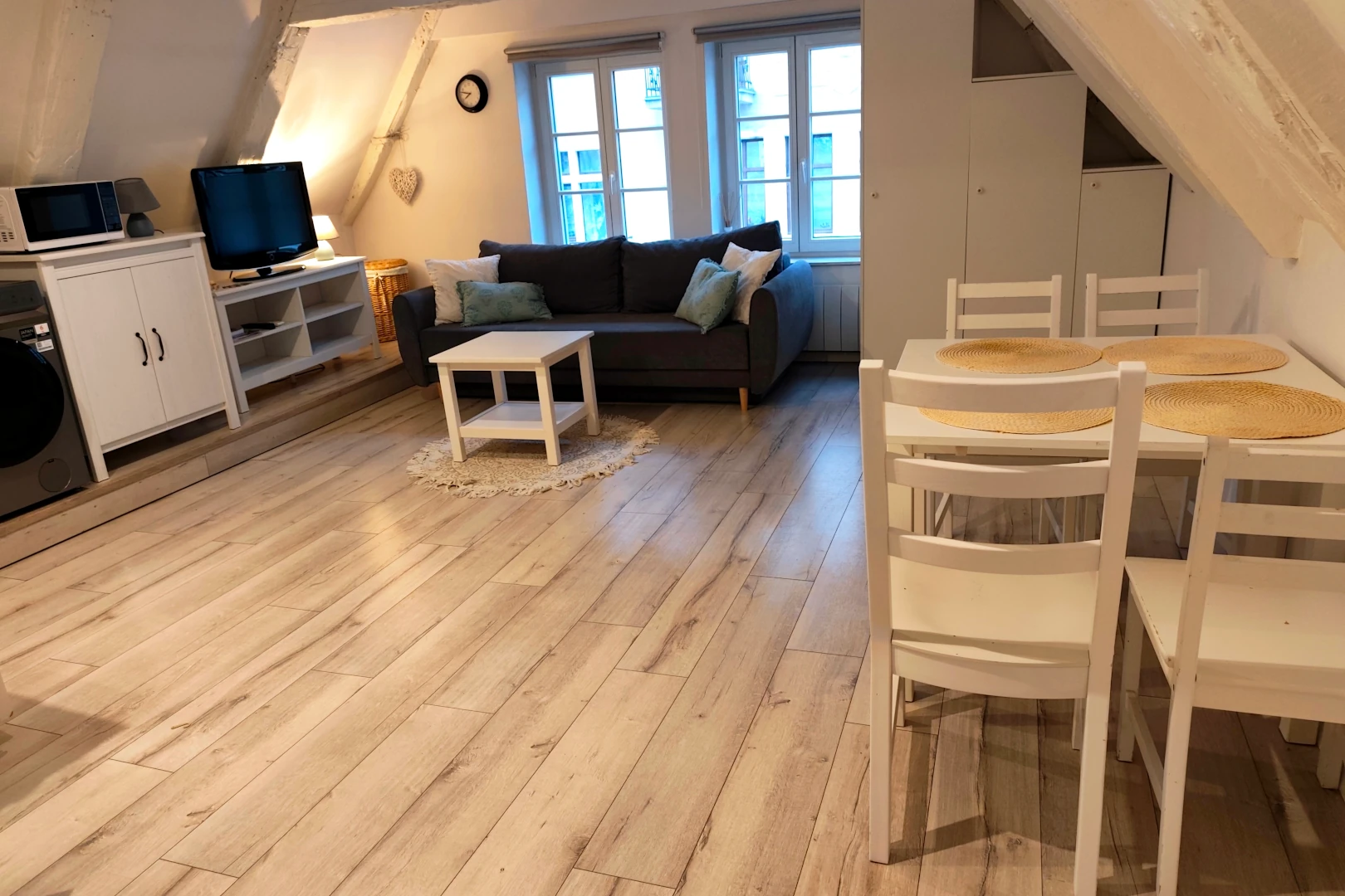 Apartament Oaza z antresolą – 4 osoby, 30m², prysznic, klimatyzacja, Stare Miasto